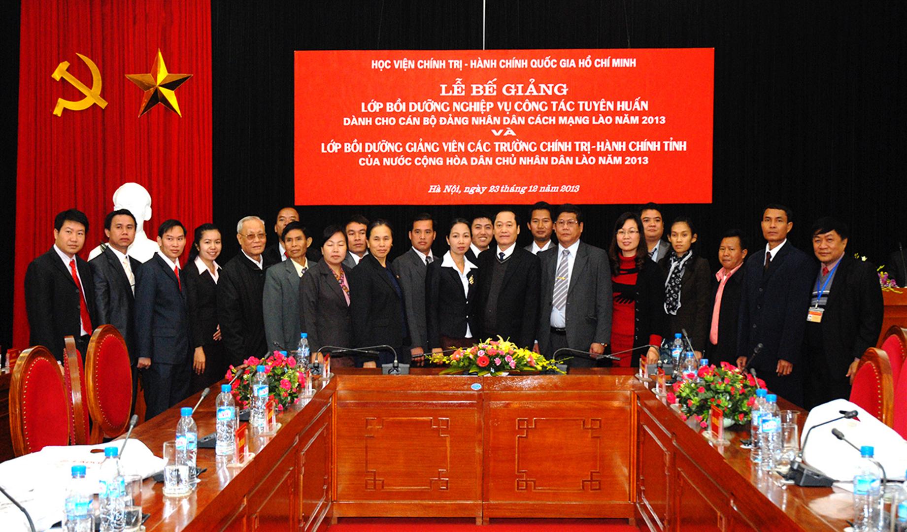 ຫວຽດນາມ ຊ່ວຍລາວ ບຳລຸງສ້າງພະນັກງານ